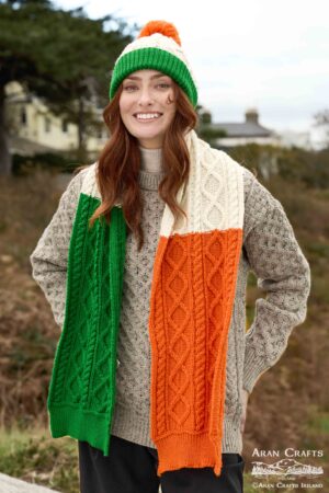 TRICOLOUR KNITTED POM POM HAT X5680